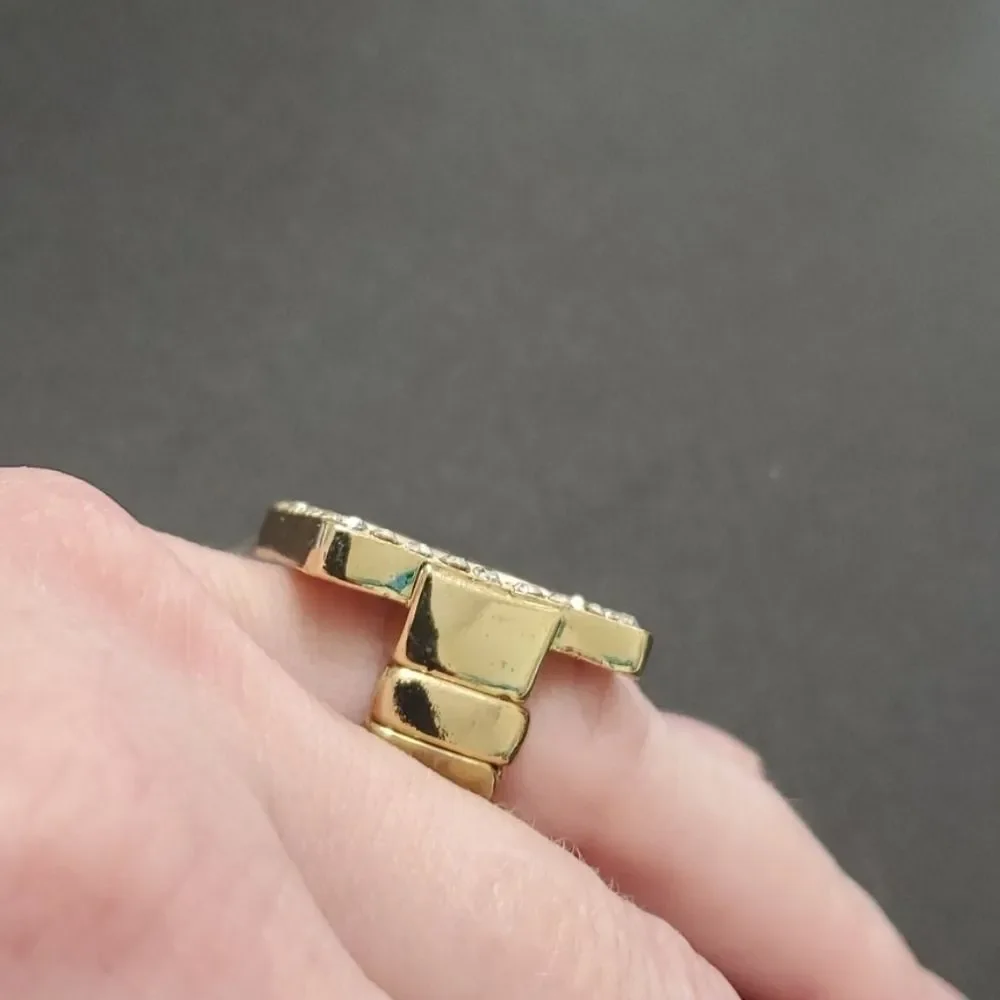 Letter P stretch ring